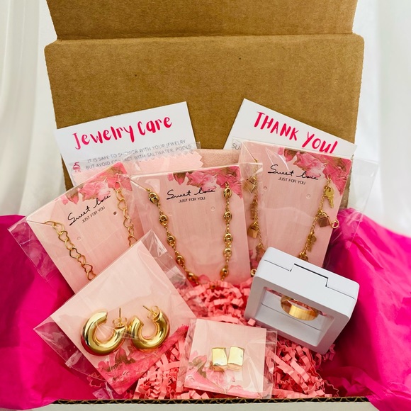 6- Pieces Jewelry Mystery Box (Sample) - Picture 3 of 5